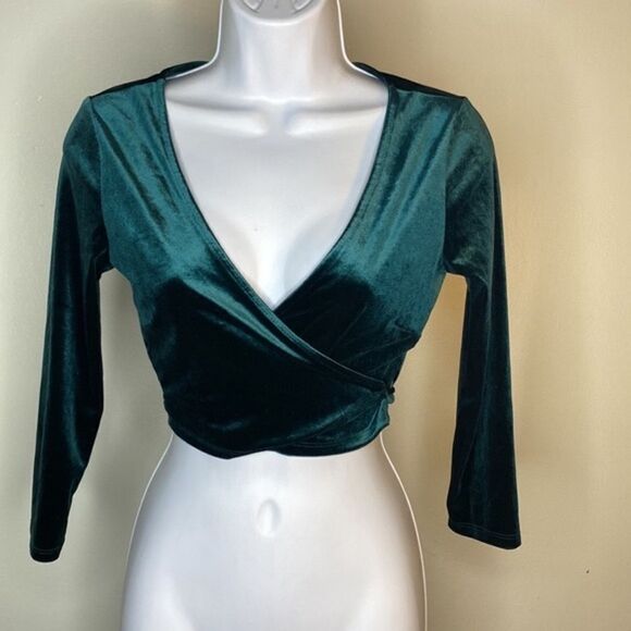 NEW…Peacock faux velvet crop shirt size S (small) from Forever21 - Picture 1 of 2